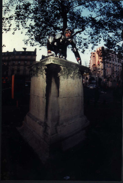 statue